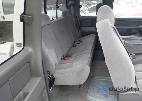 2005 Chevrolet Silverado 1500 Ls z USA, uszkodzony, nr VIN 2GCEC19T351374467